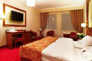 Отель Hotel Grodzki Business & Spa Старгард Улучшенный двухместный номер с 1 кроватью или 2 отдельными кроватями-5