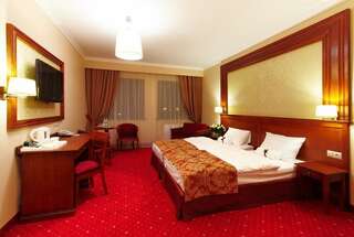 Отель Hotel Grodzki Business & Spa Старгард Улучшенный двухместный номер с 1 кроватью или 2 отдельными кроватями-1